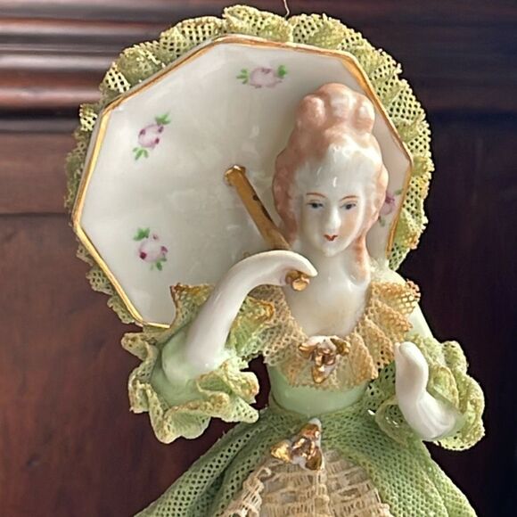 Vintage Victorian starched lace figurine  porcelain - Picture 7 of 12